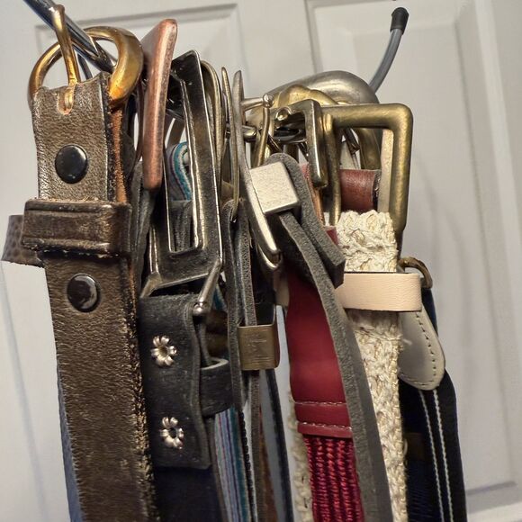 18 Vintage Women\'s Belts From the 80s and 90s Most Size 12 Good Used Condition main image 10
